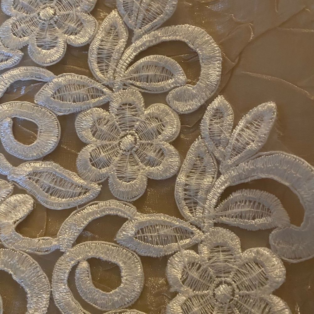 Wedding Lace - Picture 3 of 4